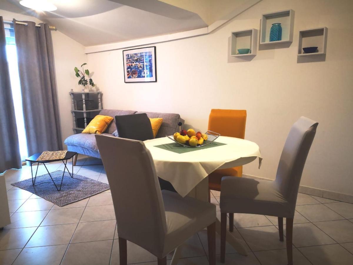 Apartments Suri Vodice Ngoại thất bức ảnh